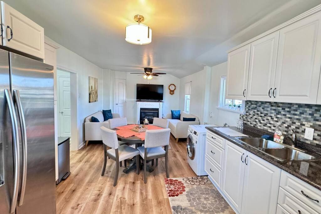 Near The Falls Two Bedroom - 5 Min Walk To Clifton Niagara Falls Exterior foto